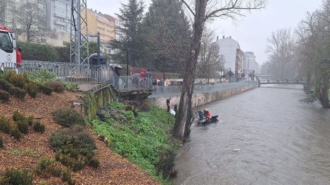 El accidente se produjo junto al puente nuevo de Sarria