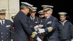 Ignacio Frutos entrega el bastn de mando al nuevo almirante jefe del Arsenal de Ferrol, Gonzalo Villar, el pasado mes de octubre