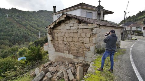 Muro exterior de la capilla de San Roque en Pazos de Arenteiro, Bobors