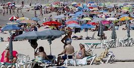 Los hosteleros de los municipios tur�sticos costeros de las R�as Baixas esperan rozar el 70 % de ocupaci�n este mes. 
