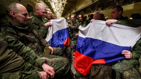 Militares rusos liberados del cautiverio ucraniano.