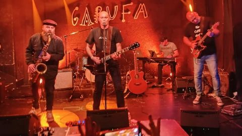 La banda ferrolana Nuevo Plan, en un concierto en la sala Garufa