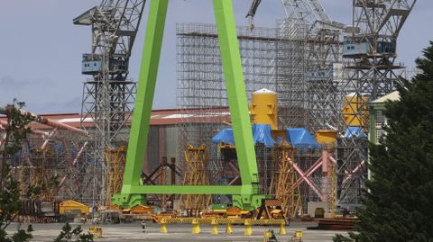 Construcci�n de �jackets� en Navantia Fene, en foto de archivo