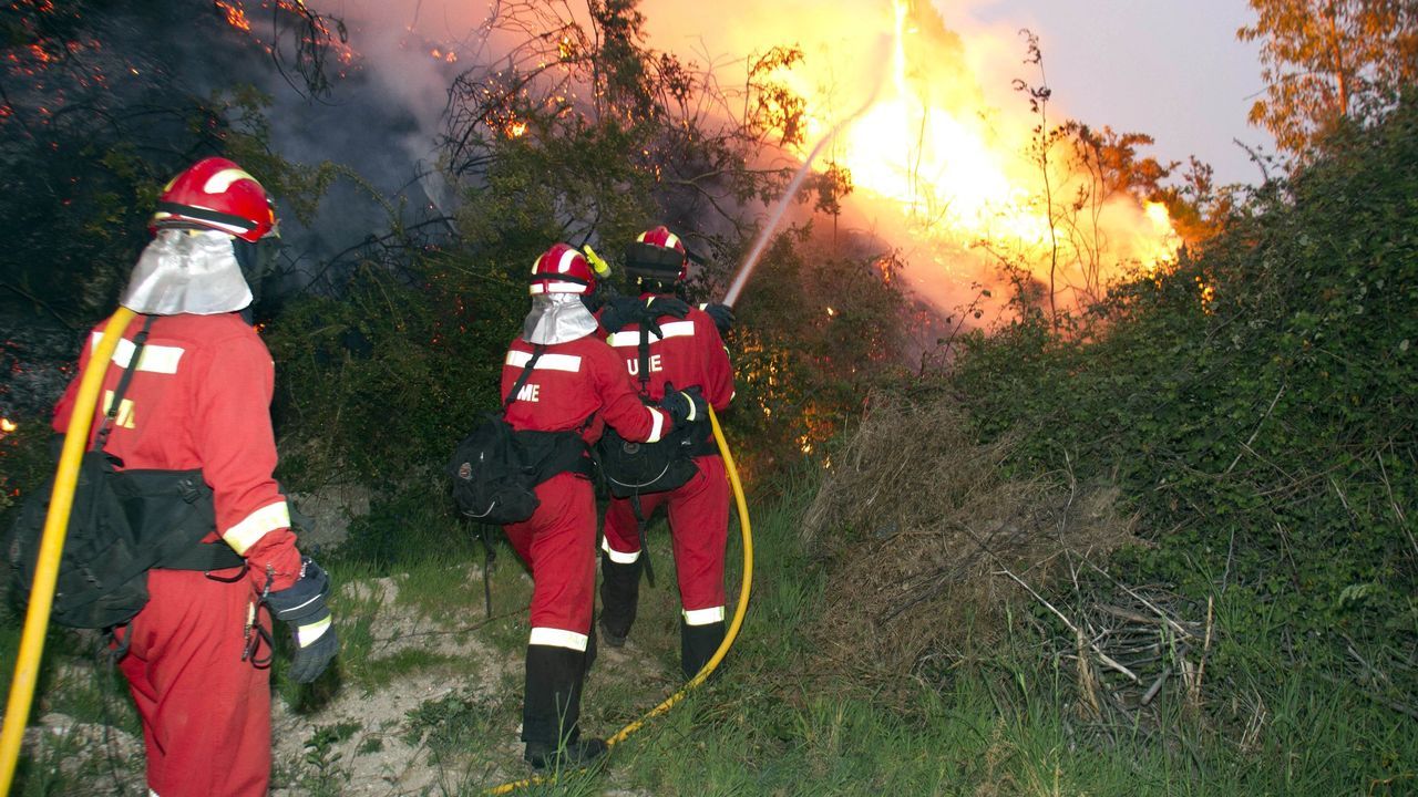 El Ejército se hizo bombero en Cangas