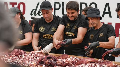 O Carballiño bate el récord de la tapa de pulpo más grande del mundo