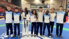 Integrantes de la expecidi�n del club barbanzano en La Nuc�a.