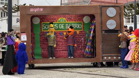 En Vilalba participaron una treintena de grupos en el desfile.