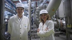 La ministra Ribera con el consejero delegado de Enag�s, Arturo Gonzalo, durante una visita a la estaci�n compresora del gasoducto que parte de Ir�n hacia Francia  