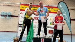 El ourolense, en lo m�s alto del podio m�ster con el brazo derecho, junto al andaluz Mihail Flor�n y el madrile�o David P�rez.