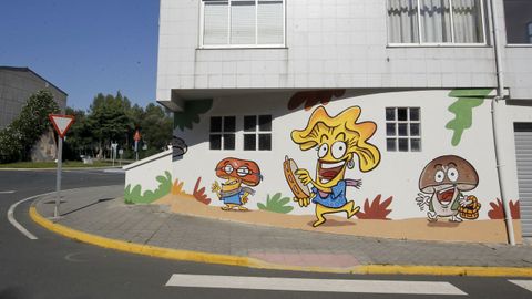 Fungos e cogumelos, de Luis Davila, en el cruce de Sete Cami�os y la calle Rego do CAmpo