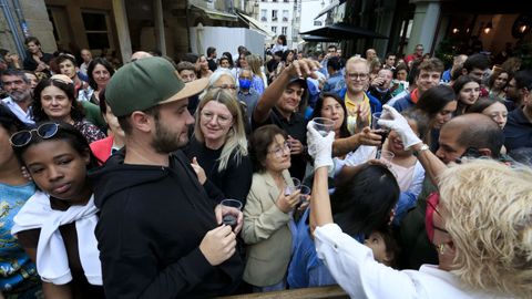 Quien ms y quien menos quiso comprobar si el agua se haba convertido en vino