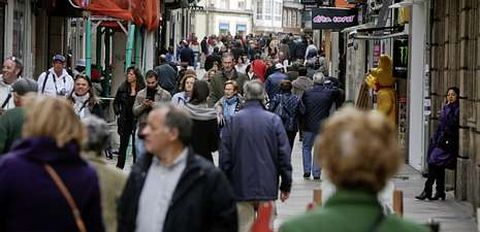 El tr�nsito de clientes se ha multiplicado en la calle Real con la reapertura de nuevos locales.