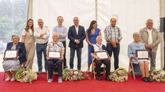 El Concello de O Pino entreg un reconocimiento, una placa conmemorativa y unas flores a las cuatro mujeres distinguidas este ao en la Xuntanza dos Nosos Maiores, celebrada ayer en el rea recreativa de A Madalena.