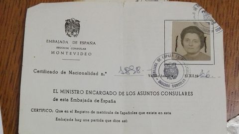 Certificado de nacionalidad de Nieves M�ndez.