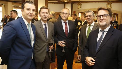 De izquierda a derecha: el director general de Galicia Norte Banco Sabadell, David Marts; el director de la Cmara de A Corua, Manuel Galdo; el director de Fondos Europeos y Sostenibilidad del Banco Sabadell, Ignacio Rodrguez; el delegado de Iberdrola en Galicia, Francisco Silva, y el director general de Banco Sabadell de Galicia, Adolfo Garca Ciao.