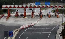 <span lang= es-es >Por la AP-9</span>. A la misma hora en la que el tr�fico de Vilagarc�a a Pontevedra discurr�a fluido, no hab�a pr�cticamente ning�n coche para entrar en el peaje de la autopista a la altura de Caldas.