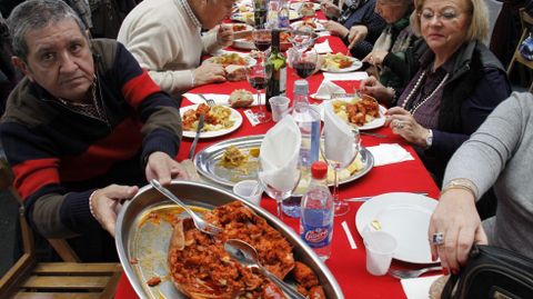 O Barco se rindi al botelo.Ms de mil personas asistieron a la comida en el pabelln