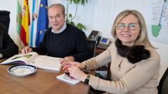 La concejala de Facenda, Paz P�rez junto al alcalde de Lal�n, Jos� Crespo.