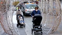 El �rea sanitaria, en la imagen una calle de Pontevedra, sum� otros 195 nuevos contagios covid
