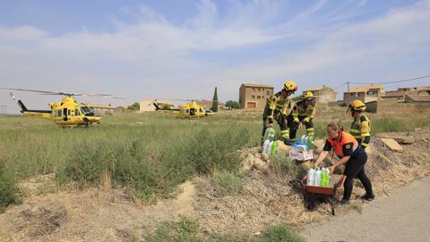 Avituallamiento de las brigadas forestales este s&aacute;bado, durante los trabajos de extinci&oacute;n del incendio de Or&eacute;s (Zaragoza).