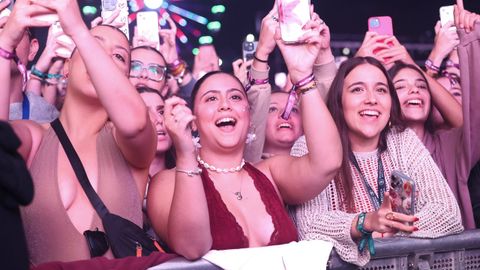 El público femenino copó las primeras filas durante el concierto de Bad Gyal