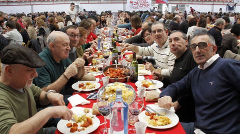 O Barco se rindi al botelo.Ms de mil personas asistieron a la comida en el pabelln