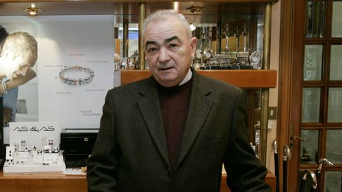 Antonio Fuentefr&iacute;a Pereira en su joyer&iacute;a, cuando el negocio a&uacute;n estaba en la calle Cardenal Quiroga