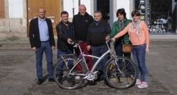 La presentaci�n tuvo lugar ayer en la Praza do Concello. 