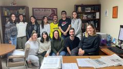 Ruth N�voa, la delegada de La Voz en Ourense (a la derecha de la imagen) con los participantes en la actividad formativa