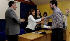 Beatriz Mato entreg� los diplomas de un obradoiro de empleo.