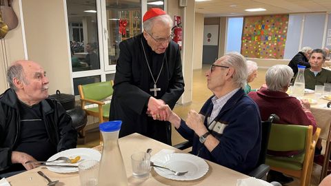 Visita del cardenal Rouco Varela a la residencia de mayores de Vilalba