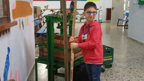 Bruno Gonz�lez es un ni�o de El Entrego con una enfermedad gen�tica del gen KAT64