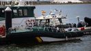 El ayuntamiento de Montilla (Huelva) guarda dos minutos de silencio en memoria de los agentes de la Guardia Civil fallecidos durante una persecuci�n a una narcolancha