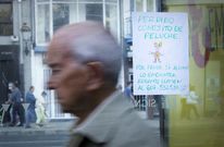 Uno de los carteles que buscan a �Cotito� en las marquesinas de M�ndez N��ez. 