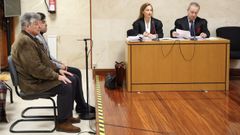 Isaac Berm�dez Sixto y su hijo, Jos� Antonio Berm�dez Ra�a, durante el juicio en la secci�n compostelana de la Audiencia Provincial