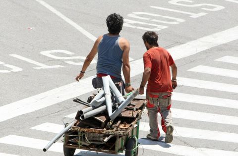 La mayoría de los chatarreros no cotizan por su trabajo, pero eso podría cambiar.