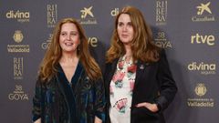 Ana L�pez-Puigcerver, jefa de maquillaje de �La sociedad de la nieve� (derecha), y su hermana Bel�n L�pez-Puigcerver, responsable del equipo de peluquer�a.