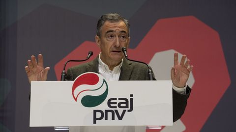 El presidente del EBB, Aitor Esteban, interviene durante la IX Asamblea General del PNV, este sbado en Vitoria.