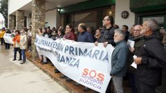 Protesta en el centro de salud de Aguio por la falta de mdicos