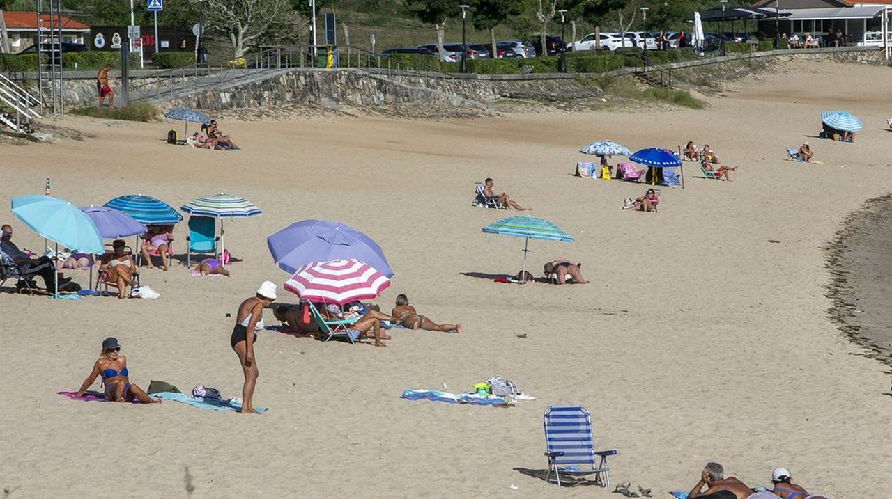 Playa de Barbanza durante el final del verano