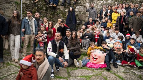 Fiesta en el barrio pobrense de A Covecha en Nochebuena.