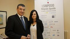 Rafael L�pez, jefe de Oncolog�a del Cl�nico, y la investigadora Laura Munielo