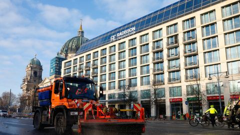 Exterior del hotel Radisson Collection de Berl�n, donde este viernes revent� el acuario cil�ndrico m�s grande del mundo
