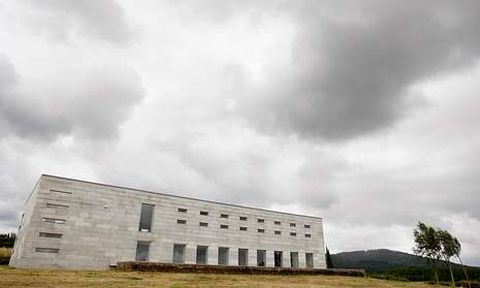 Detalle del edificio de Expolemos y de los terrenos anexos a las instalaciones.