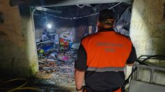 Voluntarios de Proteccin Civil durante la intervencin en Arao.