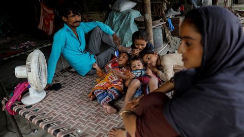 Refugiados hindes, procedentes de Pakistn, en un campamento en las afueras de Nueva Delhi (la India)