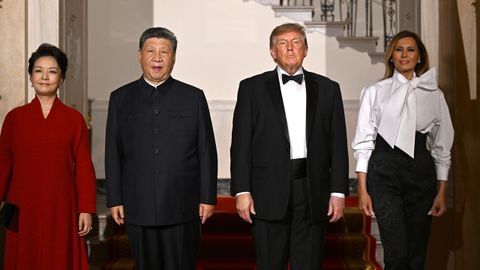 De izquierda a derecha, Peng Liyuan, Xi Jinping, Donald Trump y Melania Trump