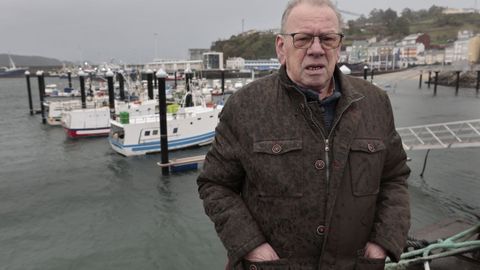 Ces�reo Paleo, con la Estela y Jos� en segundo t�rmino (roja) en el pantal�n de Celeiro, lista para salir a faenar de nuevo