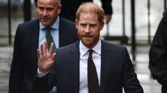 El pr�ncipe Enrique en una de sus llegadas al juzgado.