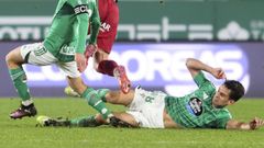 Gorostidi en un duelo en el ltimo partido frente al Mrida.